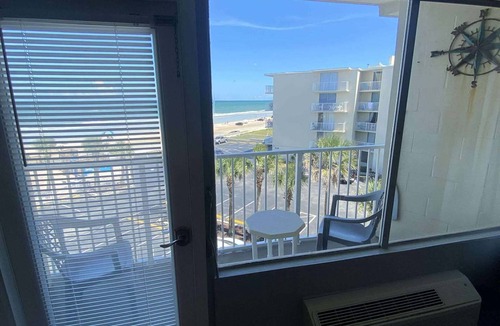 Bostwick Park Condo | Sandy Shores Retreat – Beach Access + Pool