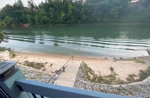 Doniphan Cabin | Sandy Shores