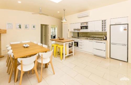 Sandy Point House | Sandy Star