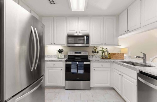 Demere Park Condo | Sandy Tails - 5 bedrooms!