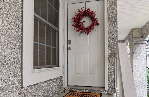 Demere Park Condo | Sandy Tails - 5 bedrooms!