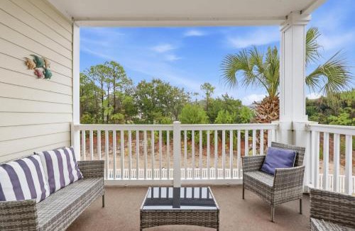 North Myrtle Beach House | Sandy Tee Resort Suite w Giant Pool Oasis
