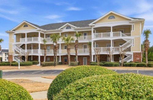 North Myrtle Beach House | Sandy Tee Resort Suite w Giant Pool Oasis