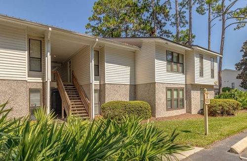 Saint Simons Heights Condo | Sandy Toes. Cozy 2 Bedroom 2 Full bath. Sleeps 6. 30 day rental rates available