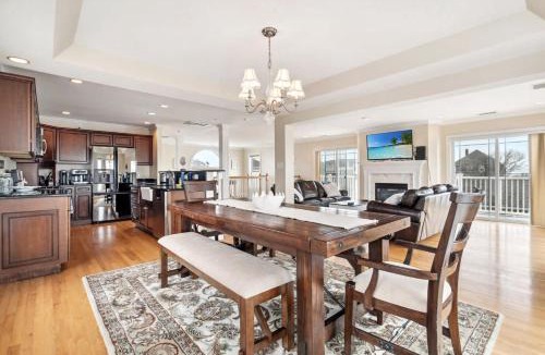 Seabrook House | Sandy Toes Ocean Views Steps to Beach Deck