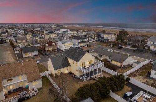 Seabrook House | Sandy Toes Ocean Views Steps to Beach Deck