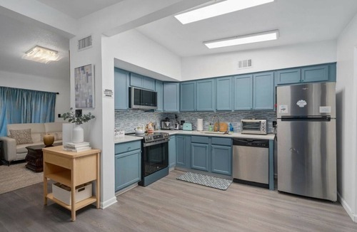 Lake Mary House | Sanford's Sunset - Sleeps 10 | Pets | Near Disney