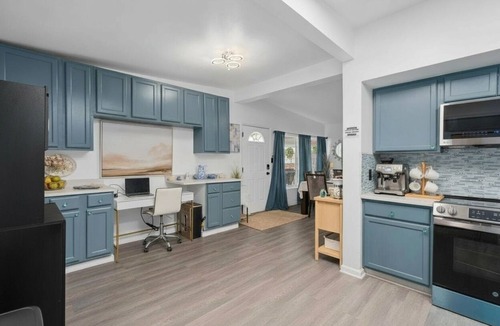 Lake Mary House | Sanford's Sunset - Sleeps 10 | Pets | Near Disney