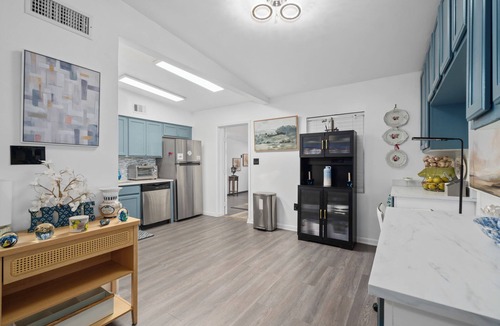 Lake Mary House | Sanford's Sunset - Sleeps 10 | Pets | Near Disney