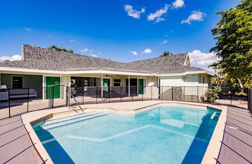 Beachview Country Club Estates House | Sanibel Island Pool Home