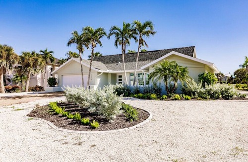 Beachview Country Club Estates House | Sanibel Island Pool Home