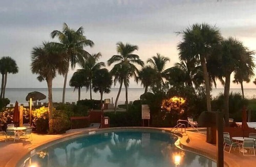 Sanibel Apartment | Sanibel:Pointe Santo E31 Where the Sun Meets the Sea!