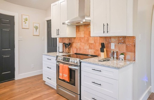 Rio Vista House | SanMarcos River Retreat|Modern|Spacious|Sleeps 12!