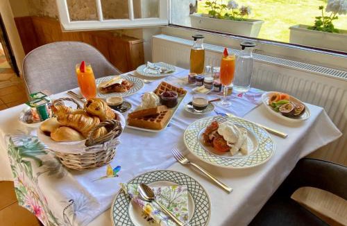 Luzille Bed & Breakfast | Sans Souci Bed and Breakfast with Luxe Heated Pool