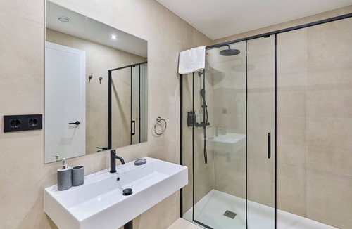 Badalona Hostel | Sant Adrià Urban Suites by gaiarooms
