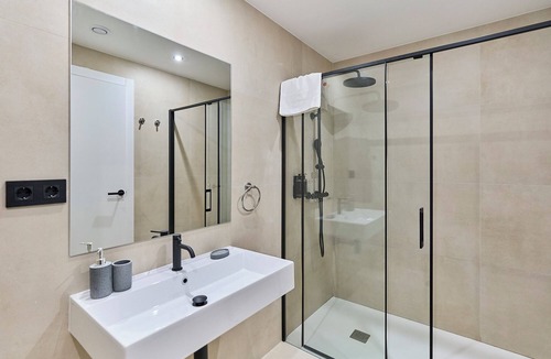 Badalona Hostel | Sant Adrià Urban Suites by gaiarooms