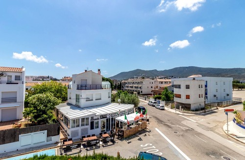Llanca Apartment | Sant Carles 27 - Top-floor apartment with terrace