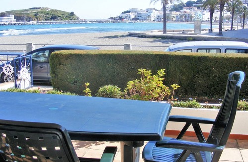 Llanca Apartment | SANT CARLES 7 Fantastic apartment in the seafront
