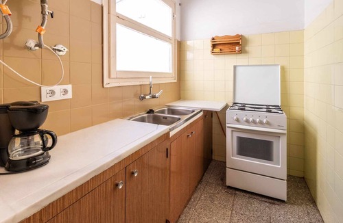 Llanca Apartment | Sant Genís 19 - top-floor apartment with terrace