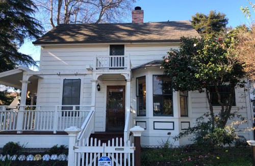 Beach Hill - Beach Flats Hostel | Santa Cruz Hostel