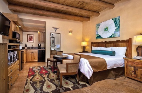 Downtown Santa Fe Resort | Santa Fe | Easy City Retreat | Pool + Downtown