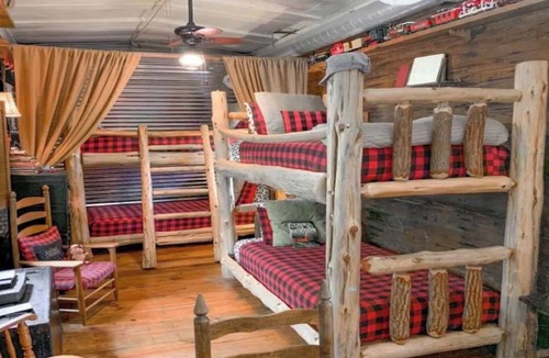 Glen Rose Cabin | Santa Fe Railcar Cabin - River Access