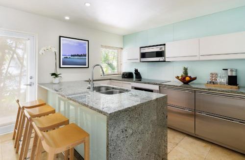 Uptown - Upper Duval Resort | Santa Maria Suites Resort