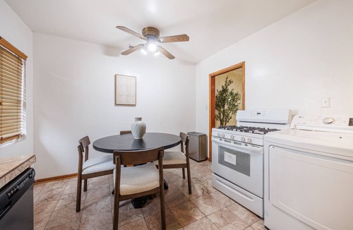 Pico House | Santa Monica 2BD Home - 20 mins to LAX Airport!