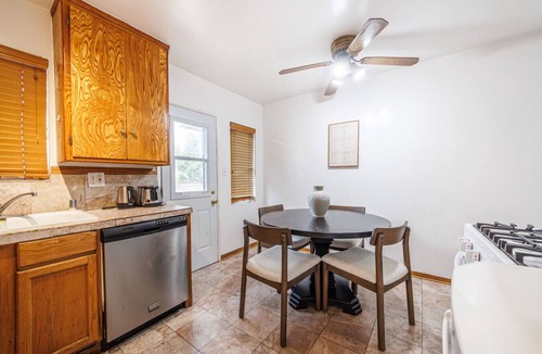 Pico House | Santa Monica 2BD Home - 20 mins to LAX Airport!