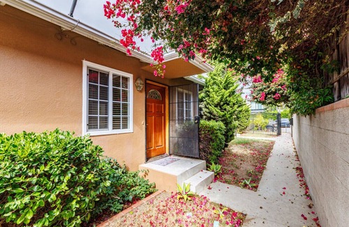 Pico House | Santa Monica 2BD Home - 20 mins to LAX Airport!