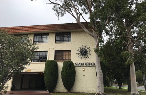 Carnegie Apartment | Santa Monica apartment