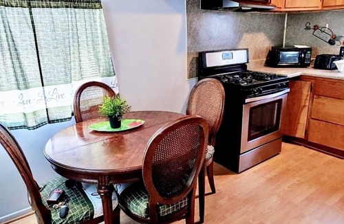 Pico Apartment | Santa Monica Gem