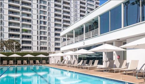 Ocean Park Apartment | Santa Monica Ocenfront 2 Bedroom Villa with Parking