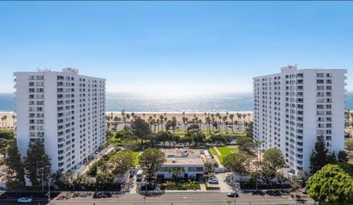 Ocean Park Apartment | Santa Monica Ocenfront 2 Bedroom Villa with Parking
