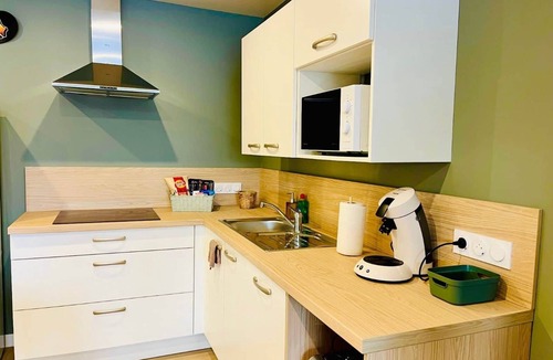 Neuf-Mesnil Apartment | Santa Monica - Suite in residence with swimming pool