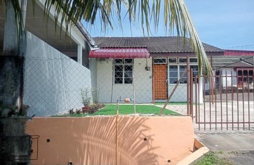 Kampung Menteri Road House | Santai DPermai Homestay