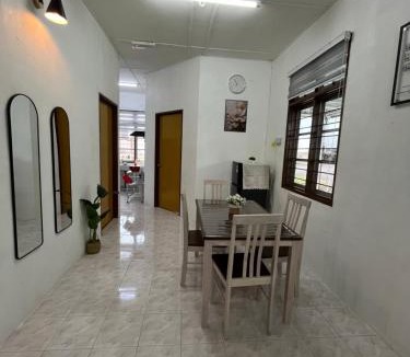 Kampung Menteri Road House | Santai DPermai Homestay