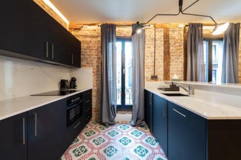 Bilbao la Vieja Apartment | Santiago AC by Staynnapartments