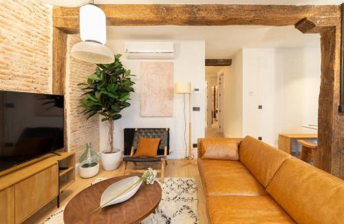 Bilbao la Vieja Apartment | Santiago AC by Staynnapartments
