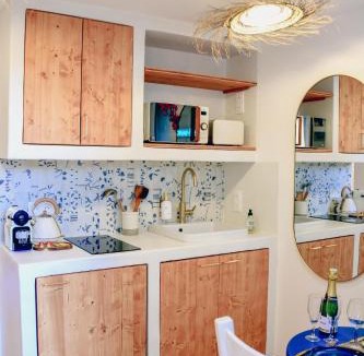 Castelnau-le-Lez Apartment | Santorini Evasion - Suite de Luxe