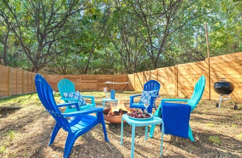 Austin Villa | Santorini Inspired | Firepit | Grill I Yoga