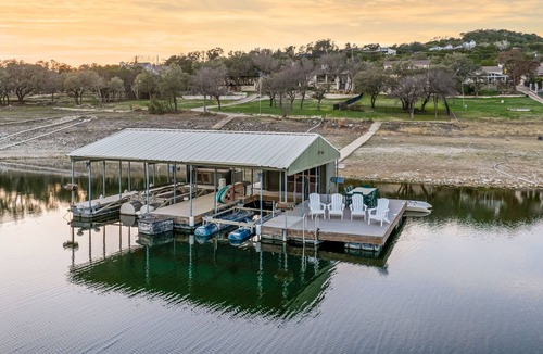 Leander House | ~Santorini on Travis~ Lakefront | Boat Slip | Pool