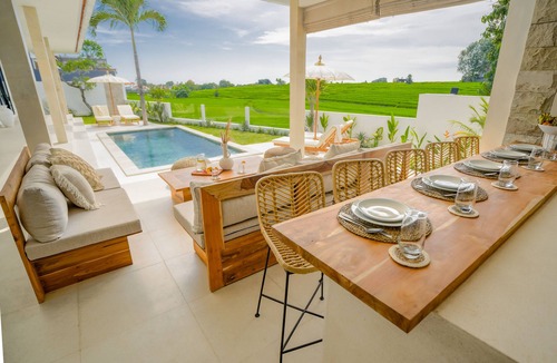 Pererenan Villa | Santorini Sunset Elegant 4BR Large Pool, Cinema, Rice views