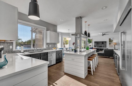 Arrowhead Lakes Ski Chalet | Santorini