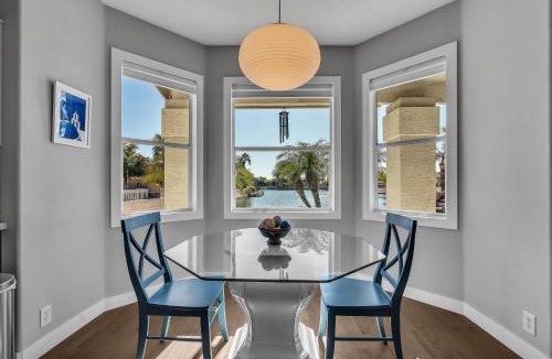 Arrowhead Lakes Ski Chalet | Santorini
