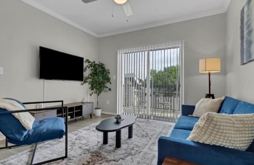 Far North Dallas Apartment | Sapphire 1BD Loft - Pool, Gym & Free Parking!