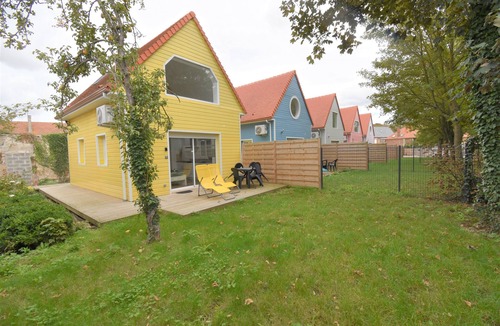 Marquise House | Sapphire bungalow.