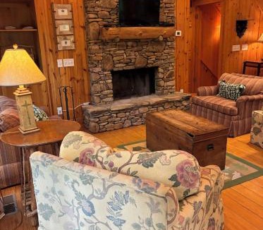 Wiley House | Sapphire Cabin at Splendor Mountain