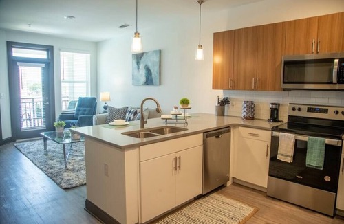Downtown Apartment | Sapphire Granduer Room