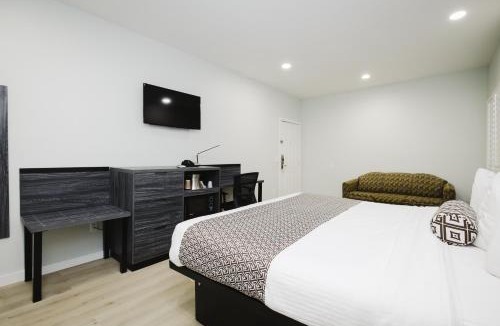 Deer Park Hotel | Sapphire Inn & Suites